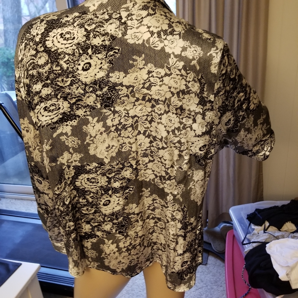 Blouse - Picture 2 of 3
